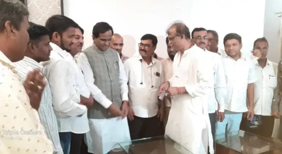 तुतारी गाडीचा थांबा नांदगाव रेल्वे स्टेशनला पूर्ववत करण्याची मागणी
