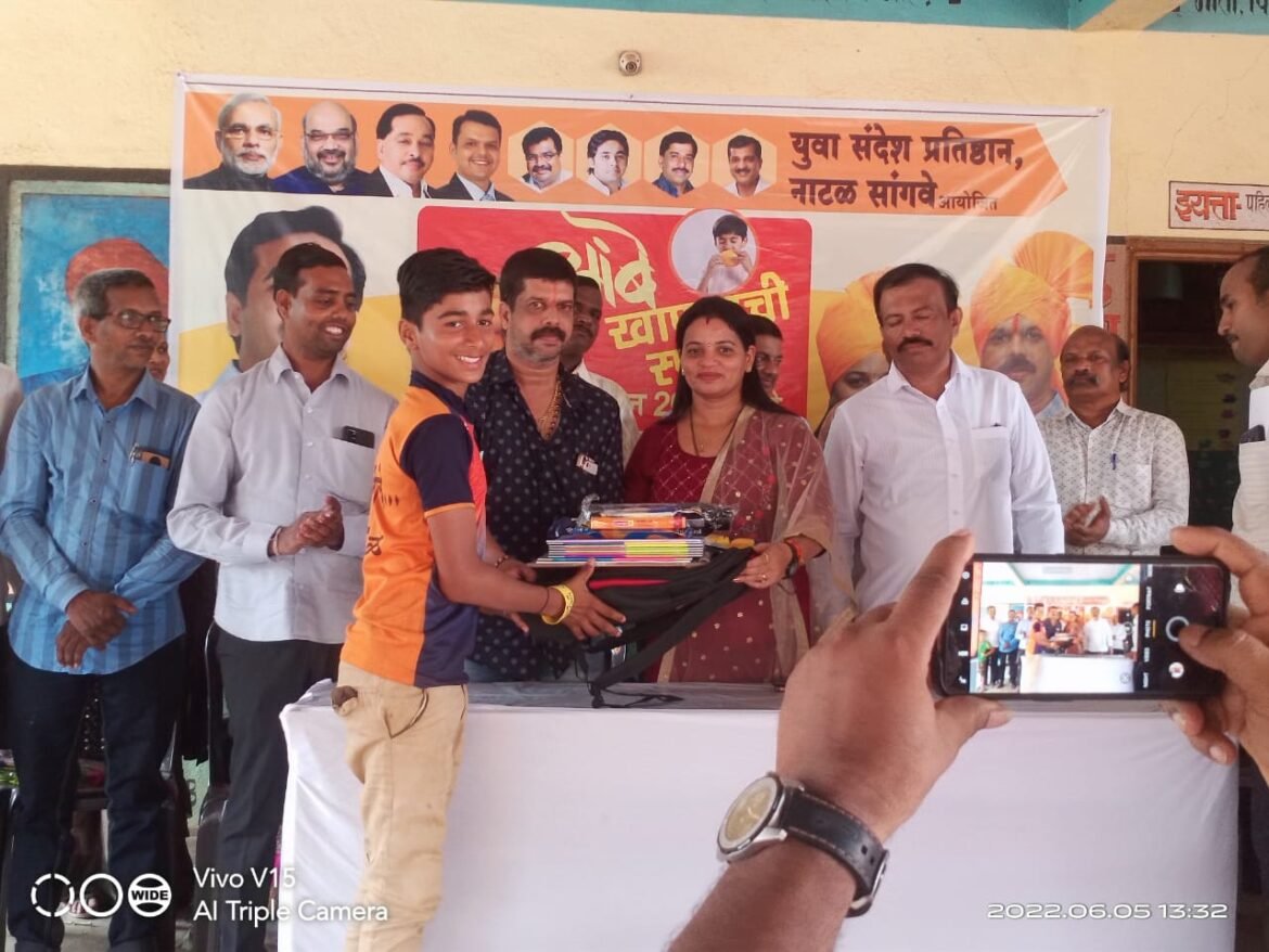 युवा संदेश प्रतिष्ठान आयोजित आंबे खाण्याच्या स्पर्धेला उत्स्फूर्त प्रतिसाद