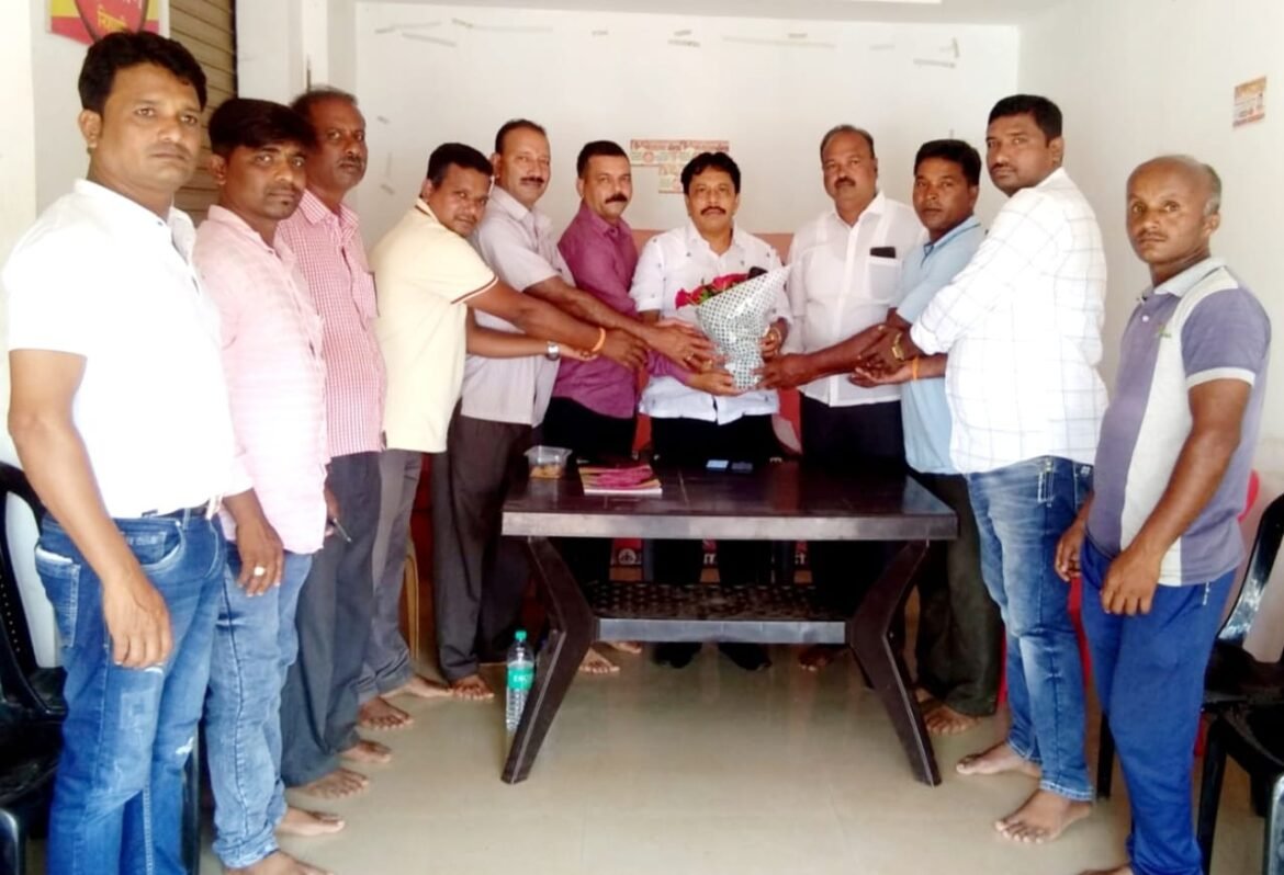 शिवसेना वैभववाडी तालुक्याच्या वतीने संदेश पारकर यांचा सत्कार