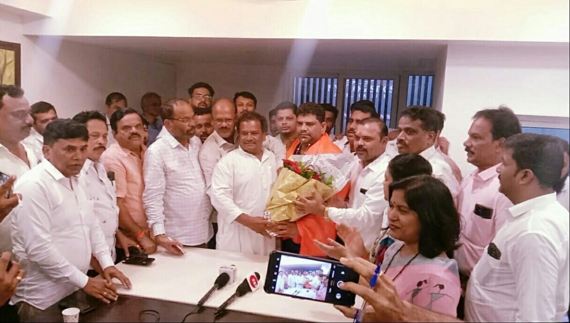 सावंतवाडी व वैभववाडी शिवसेना पदाधिकार्‍यांनी केला आ. वैभव नाईक यांचा सत्कार