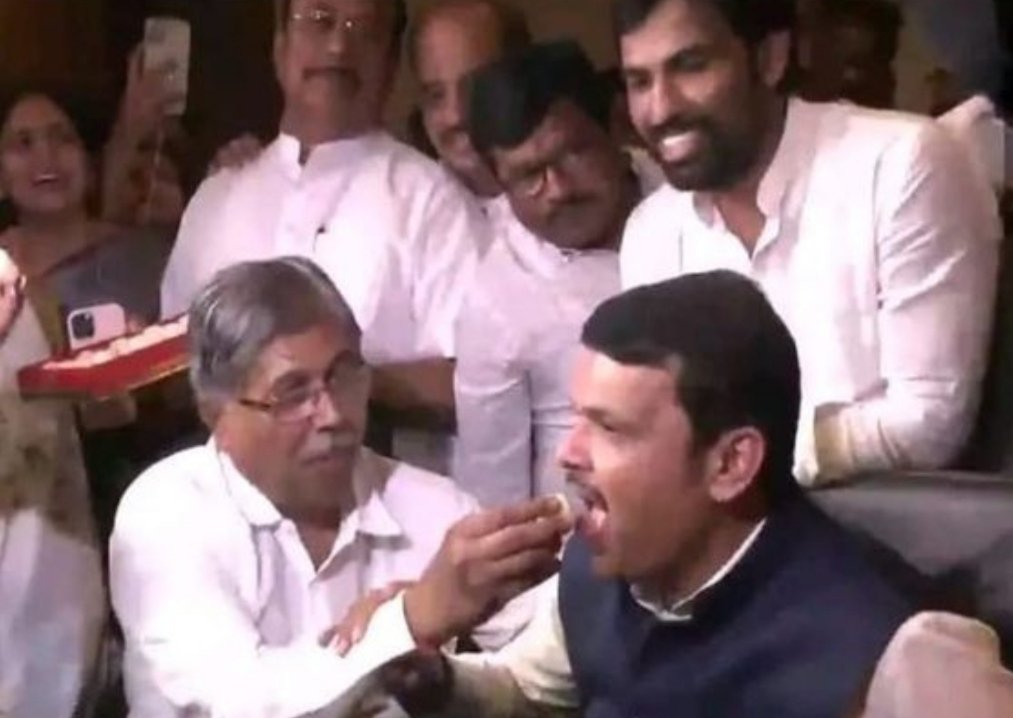 भाजप आमदारांचा जल्लोष