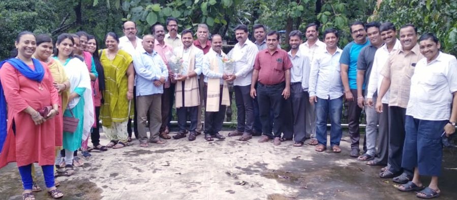 सिंधुदुर्ग जिल्हा पत्रकार संघाच्या उपाध्यक्षपदी वेंगुर्ले येथील पत्रकार दाजी नाईक व सदस्य पदी दिपेश परब यांची बिनविरोध निवड झाल्याबद्दल वेंगुर्ले भाजपाच्या वतीने सत्कार