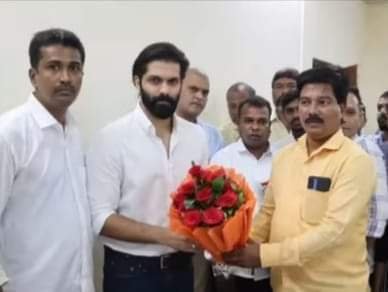 *मनसे जिल्हाध्यक्ष दया मेस्त्री यांनी कणकवलीत मनसे नेते अमित ठाकरे यांची घेतली भेट.*