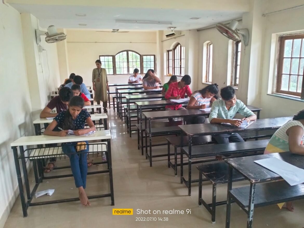 परफेक्ट अकॅडेमी आयोजित ‘NEET’ सराव परीक्षेला कुडाळ आणि सावंतवाडी केंद्रावर उत्स्फूर्त प्रतिसाद