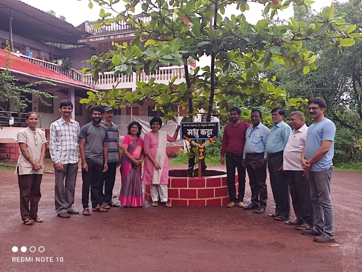 जेष्ठ कवी,गझलकार स्व.मधुसुदन नानिवडेकर यांच्या प्रथम स्मृती दिनी