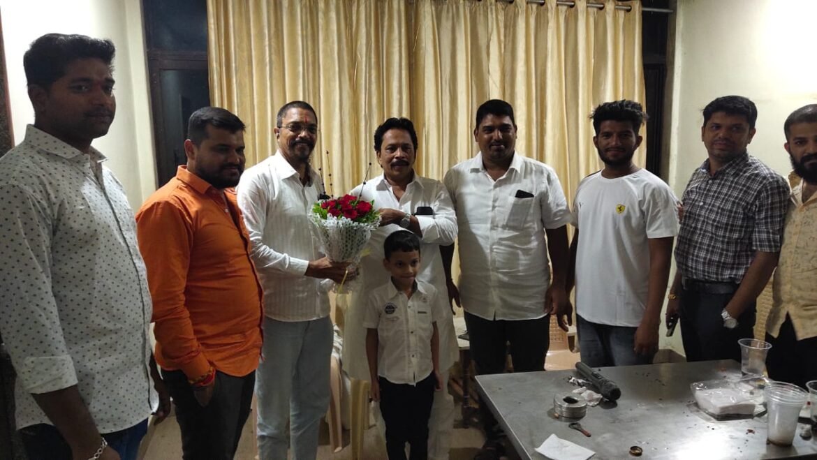 राष्ट्रवादी काँग्रेसचे जिल्हा उपाध्यक्ष अनंत पिळणकर यांनी शिवसेनेचे युवा नेते संदेश पारकर यांना जन्मदिनाच्या दिल्या शुभेच्छा