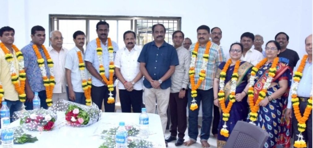 कंझ्युमर सोसायटीची निवडणूक बिनविरोध