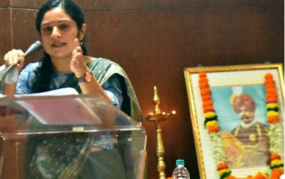 तृतीयपंथीयांच्या पाठीशी प्रशासन खंबीर,समाजानेही पुढे यावे ; जिल्हाधिकारी के. मंजुलक्ष्मी