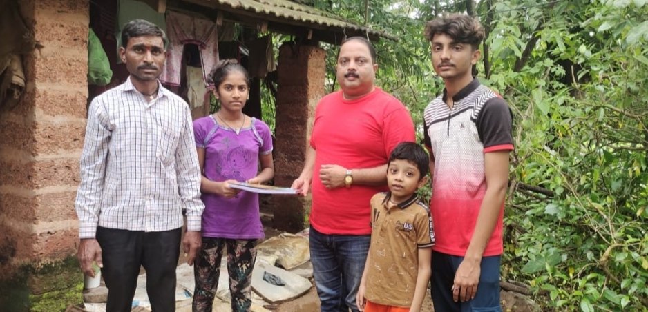 विरोधी पक्ष नेतेअजित दादा पवार यांच्या वाढदिवसानिमित्त राष्ट्रवादी काँग्रेस पार्टीचे प्रांतिक सदस्य निलेश गोवेकर यांच्याकडून शालेय वस्तूंचे वाटप