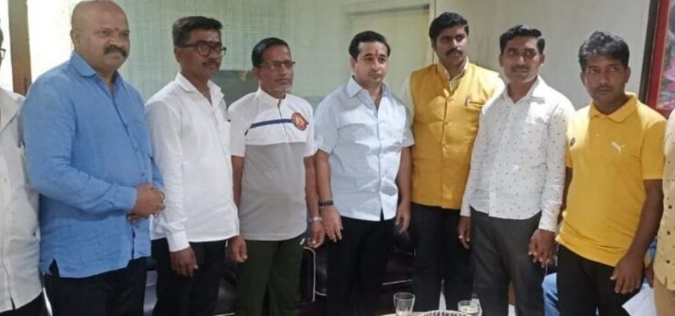 भाजपा भटके विमुक्त आघाडीच्या पदाधिकाऱ्यांनी घेतली आम. नितेश राणेंची भेट