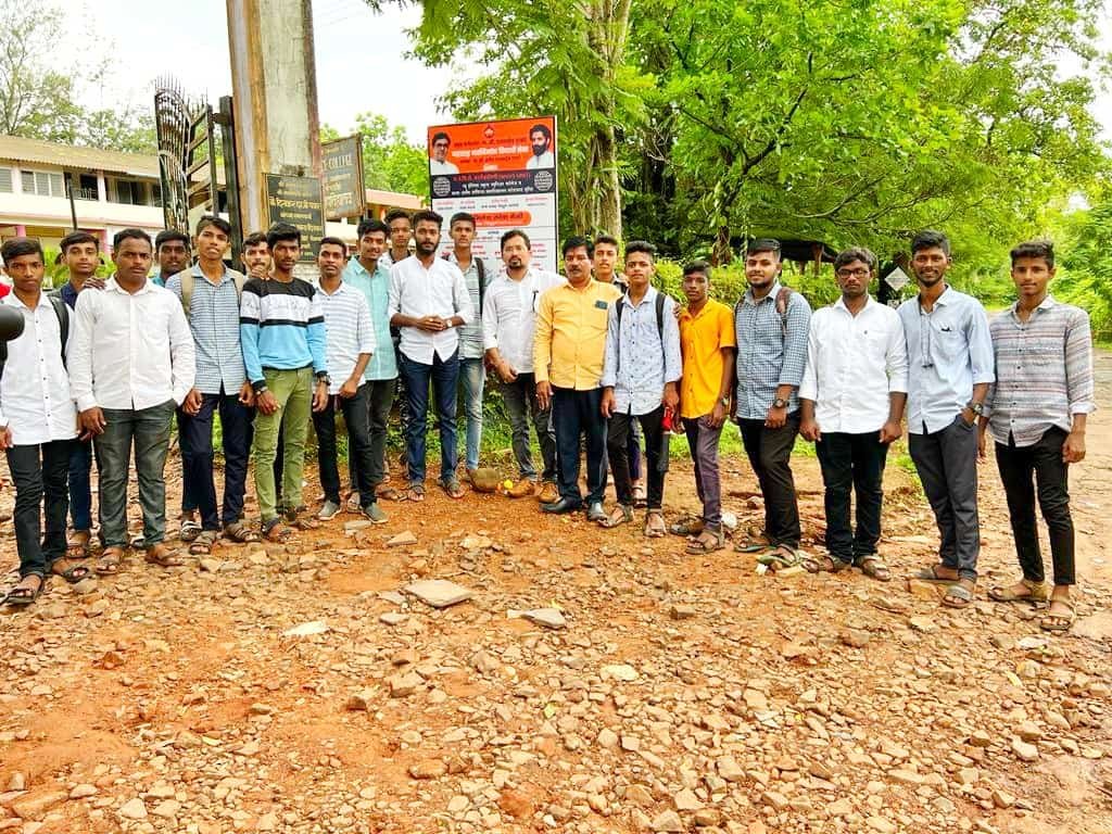 फोंडाघाट कॉलेज मध्ये महाराष्ट्र नवनिर्माण विद्यार्थी सेनेच्या १६ व्या वर्धापन दिनानिमित्त मनविसे युनिटची स्थापना आणि युनिट फलकाचे अनावरण