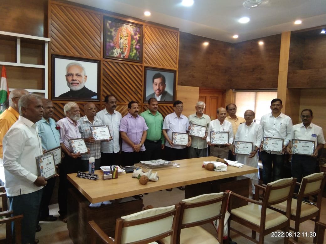 कणकवली न.पं.च्यावतीने ज्येष्ठ नागरिक, स्वातंत्र्य सैनिकांचा सत्कार