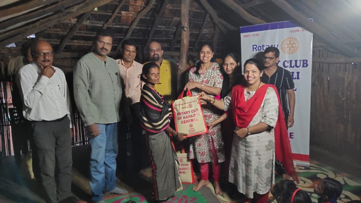 रोटरी क्लब कणकवली सेंट्रलच्या माध्यमातून फोंडाघाट कातकरी वस्तीत जीवनावश्यक वस्तूंचे वाटप