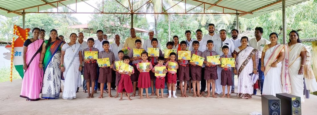 १५ ऑगस्ट व अमृत महोत्सवी वर्षानिम्मित नवीन कुर्ली येथे वक्तृत्व स्पर्धा व गुणगौरव कार्यक्रम