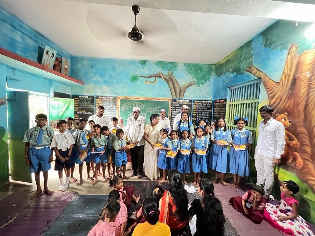 मोर्वे येथे स्वातंत्र्यदिनानिमित्त विद्यार्थ्यांची प्रभात फेरी