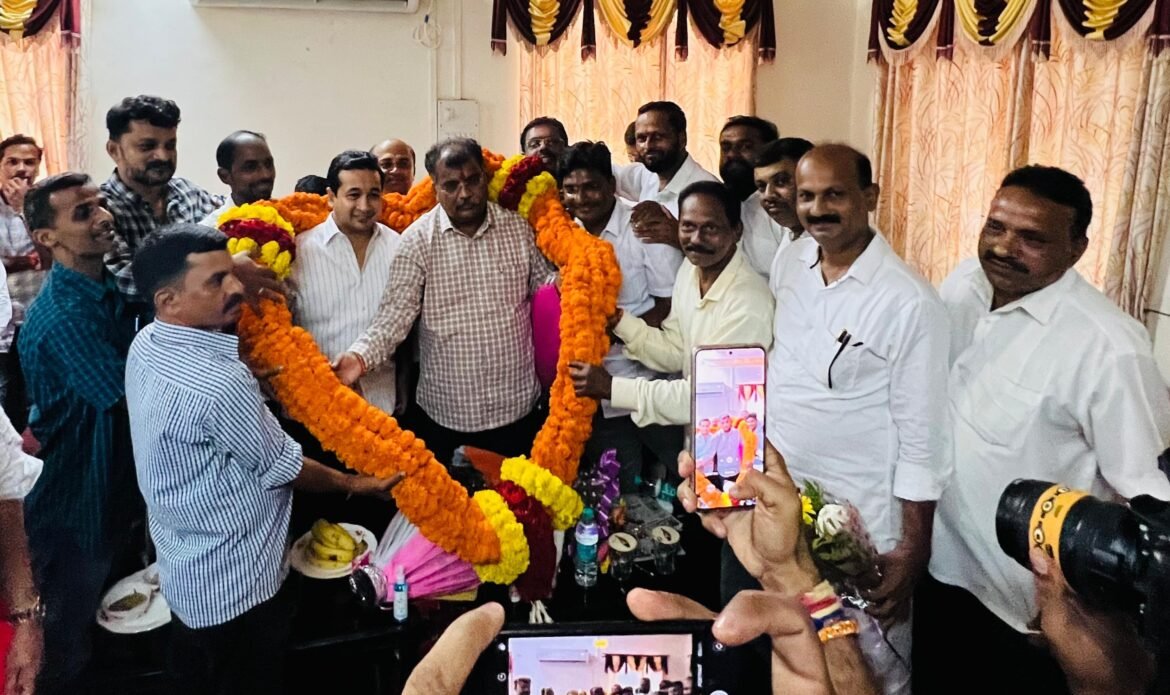 सावली फाउंडेशन चे कार्याध्यक्ष श्री सुशांत दळवी यांच्याकडून मंत्रीमहोदय श्री रवींद्र चव्हाण साहेब यांचे पुष्पहार घालून केले स्वागत