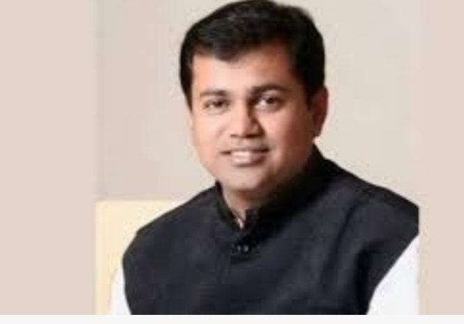 उदय सामंत यांच्या गाडीवर हल्ला,पुण्यात मोठा गदारोळ