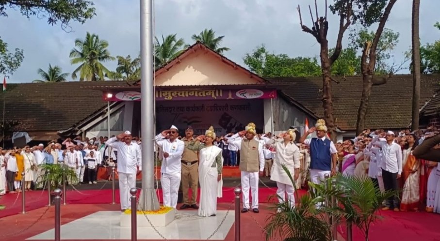 कणकवलीत ७५ फूट उंचीवर फडकला तिरंगा….!