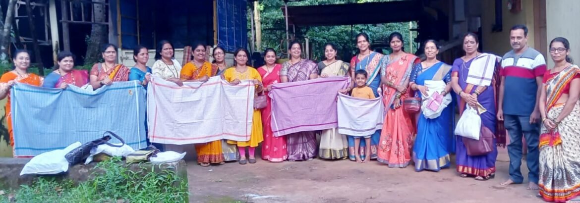 महीला मोर्चाच्या पदाधिकारयांनी स्थानिक उत्पादनाची खरेदी करून ” व्होकल फाॅर लोकल ” चा नारा दिला