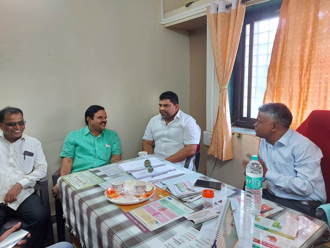 लम्पी आजाराच्या पार्श्वभूमीवर आ. वैभव नाईक यांनी कुडाळ पशुवैद्यकीय विभागाला भेट देत घेतला आढावा