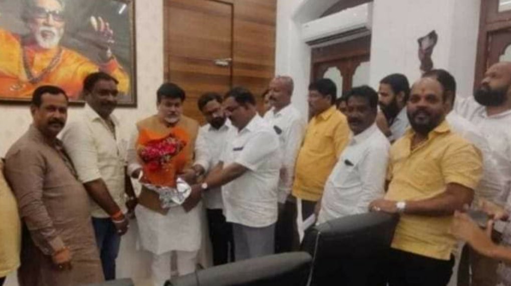 शिवसेना उपजिल्हाप्रमुख बबन शिंदे यांचा शिंदे गटात प्रवेश ; उद्योगमंत्री सामंतांच्या उपस्थितीत मुंबईत केला प्रवेश