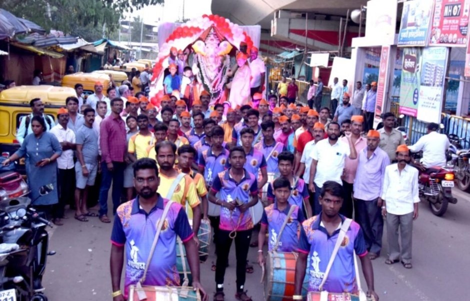 एकवीस दिवसांच्या गणपतींचे विसर्जन