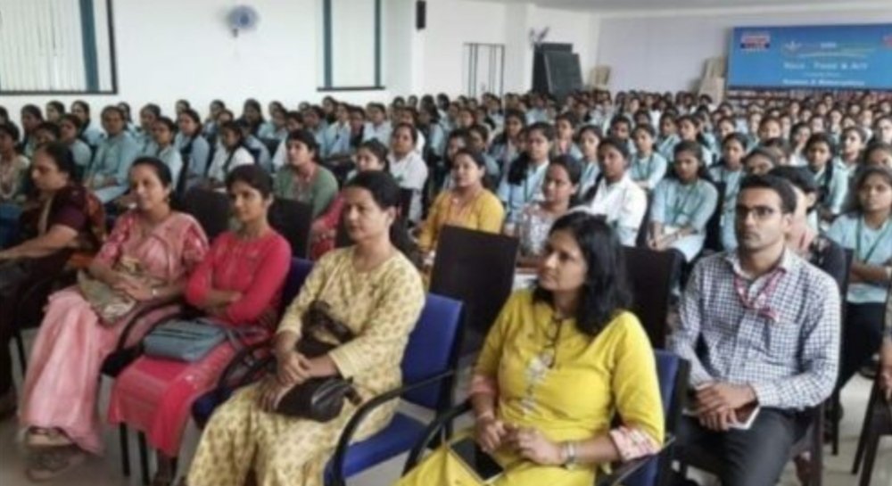 इनरव्हील क्लबच्या वतीने सावंतवाडी येथे कॅन्सर डायग्नोसिस विषयी चर्चासत्र