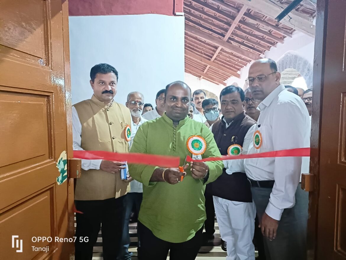 खारेपाटण पंचक्रोशी शिक्षण प्रसारक मंडळाच्या शैक्षणिक संकुलात संगणक प्रयोग शाळेचे उध्दाटन