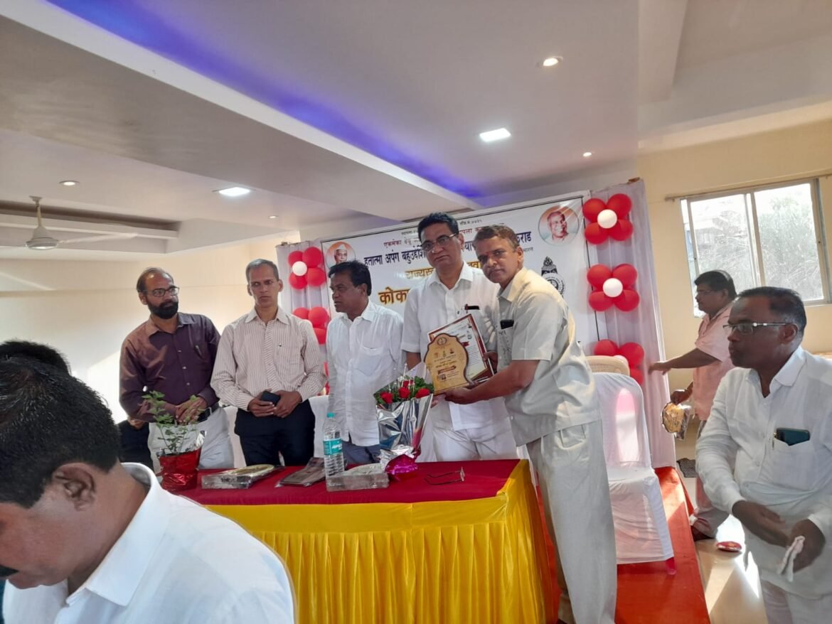 तळेरेचे विस्तार अधिकारी सुहास पाताडे यांना राज्यस्तरीय ‘समाजरत्न कोकणगौरव पुरस्कार ‘