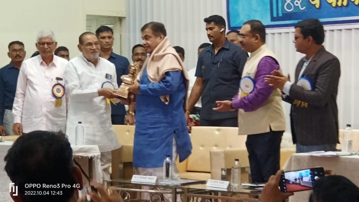 माणूस जातीने नव्हे गुणाने मोठा