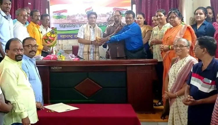 मातृत्व आधार फाउंडेशनतर्फे मालवणात नगरपालिका मुख्याधिकाऱ्यासह तहसीलदारांचा सत्कार