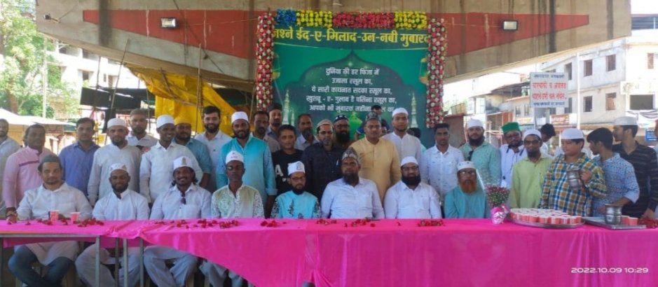 कणकवलीत मुस्लिम बांधवांच्या वतीने ईद निमित्त सरबत वाटप