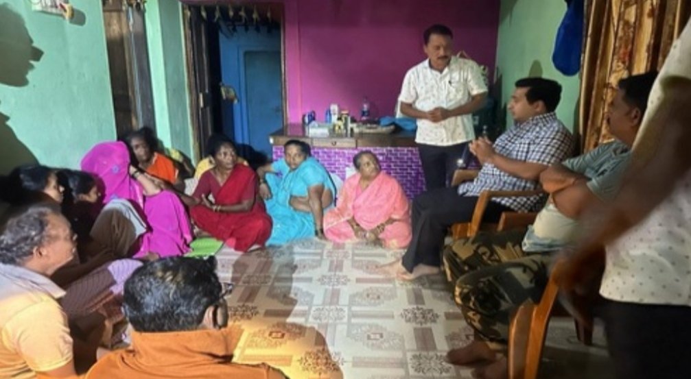 साळीस्ते येथील गुरव कुटुंबियांना नीतेश राणेंकडून मदत