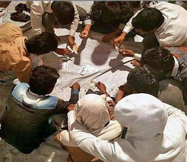 कोळप्यात जुगार अड्ड्यावर पोलिसांचा छापा ; ११ जण ताब्यात
