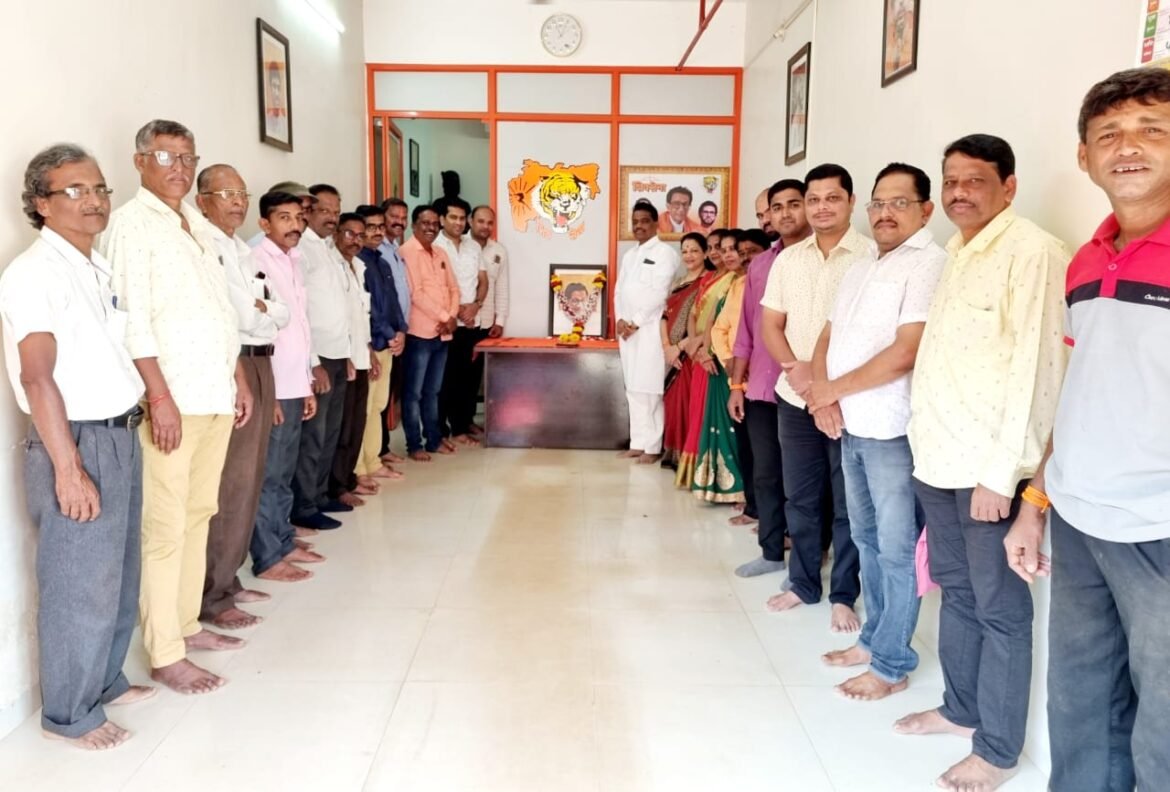 शिवसेना कणकवली तालुक्याच्या वतीने शिवसेनाप्रमुख कै.बाळासाहेब ठाकरे यांना अभिवादन