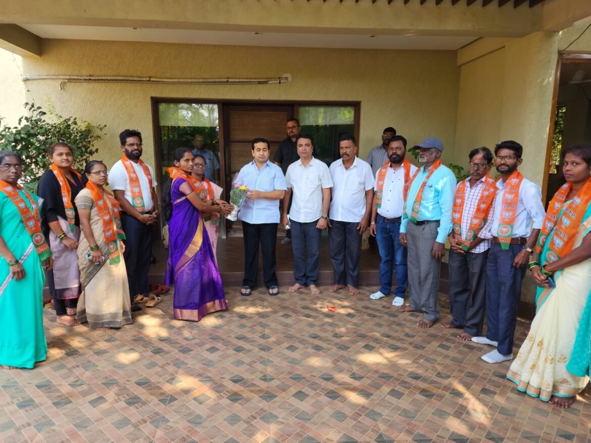 देवगड मधील बुरंबावडे बौद्धवाडीतील कार्यकर्त्यांचा भाजपामध्ये प्रवेश