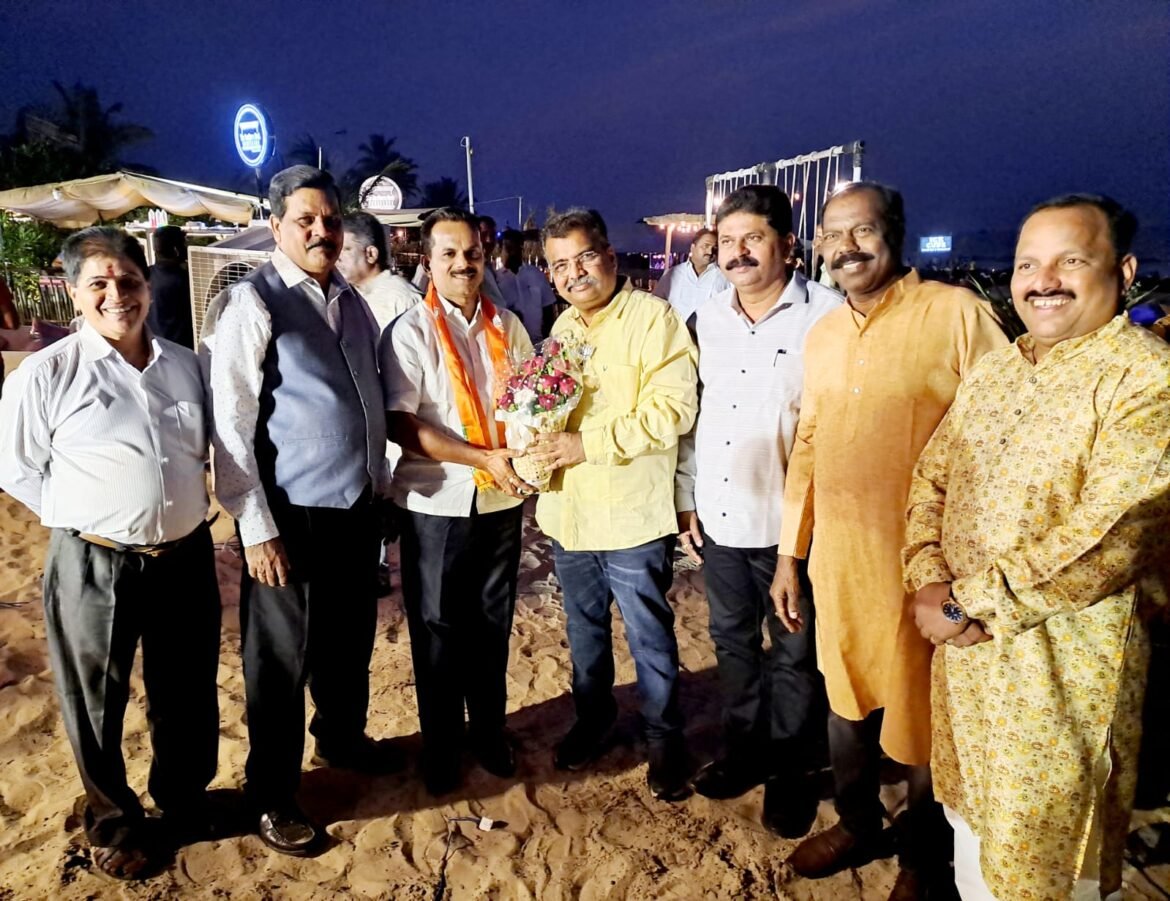 वेंगुर्ले तालुक्यातील उभादांडा ग्रामपंचायतीचे सरपंच देवेंद्र डिचोलकर यांचा भाजपा मध्ये प्रवेश
