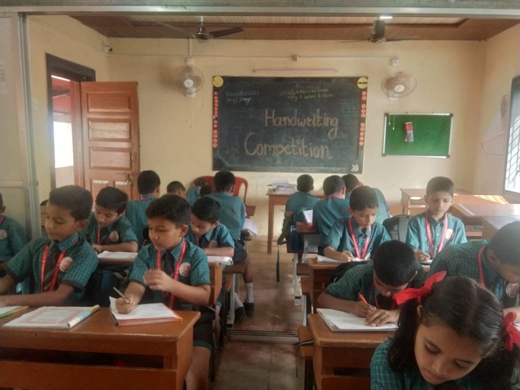 नॅशनल इंग्लिश मेडियम स्कूल नडगिवे येथे विविध उपक्रमानी भारतीय संविधान दिन साजरा