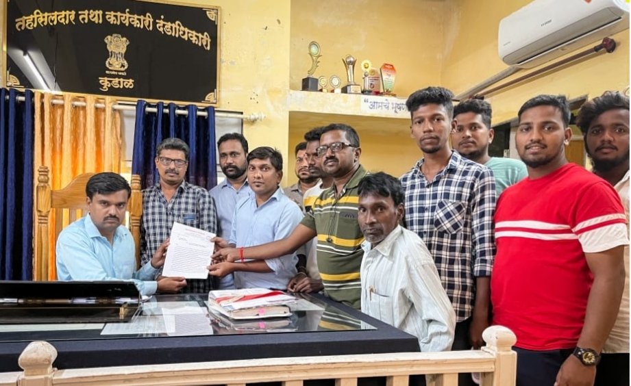 गावराई रस्त्यावरील ओव्हरलोड वाहतूक थांबवा