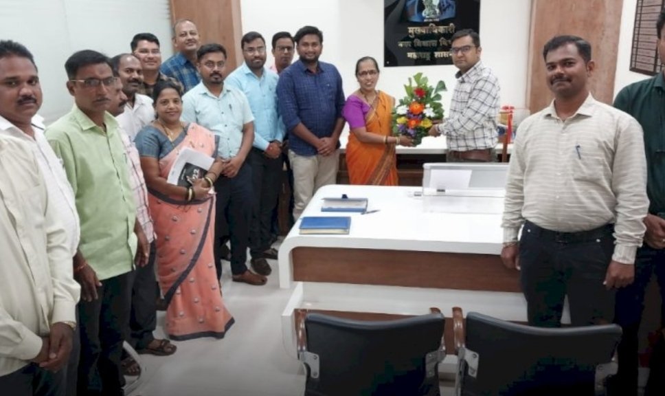 वेंगुर्ला नगर परिषदेच्या मुख्याधिकारी पदाचा पारितोष कंकाळ यांनी स्वीकारला पदभार