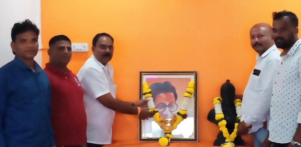 बाळासाहेबांची शिवसेना देवगड कार्यालयामध्ये स्वर्गीय बाळासाहेब ठाकरे यांचा दहावा स्मृतिदिन साजरा