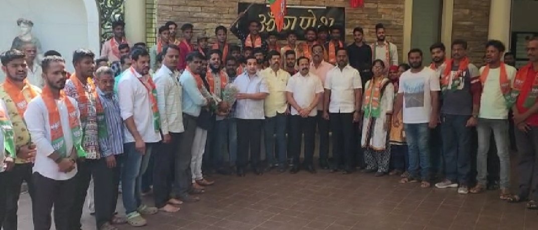 कलमठ मधील शेकडो शिवसैनिकांचा भाजपमध्ये प्रवेश