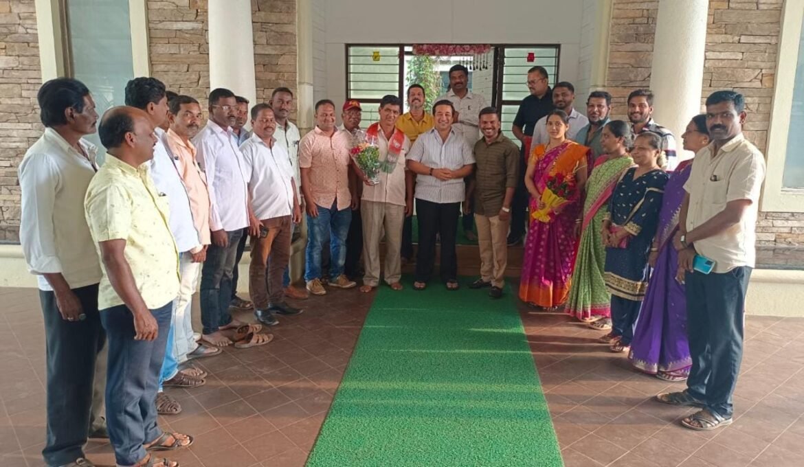 उद्धव ठाकरे शिवसेना गट धक्क्यातून सावरे ना ; पिसे कामते फळसेवाडी मधील शिवसेना पक्षातील अंकुश मारुती राणे कार्यकर्ते यांचा भाजपा पक्षात प्रवेश