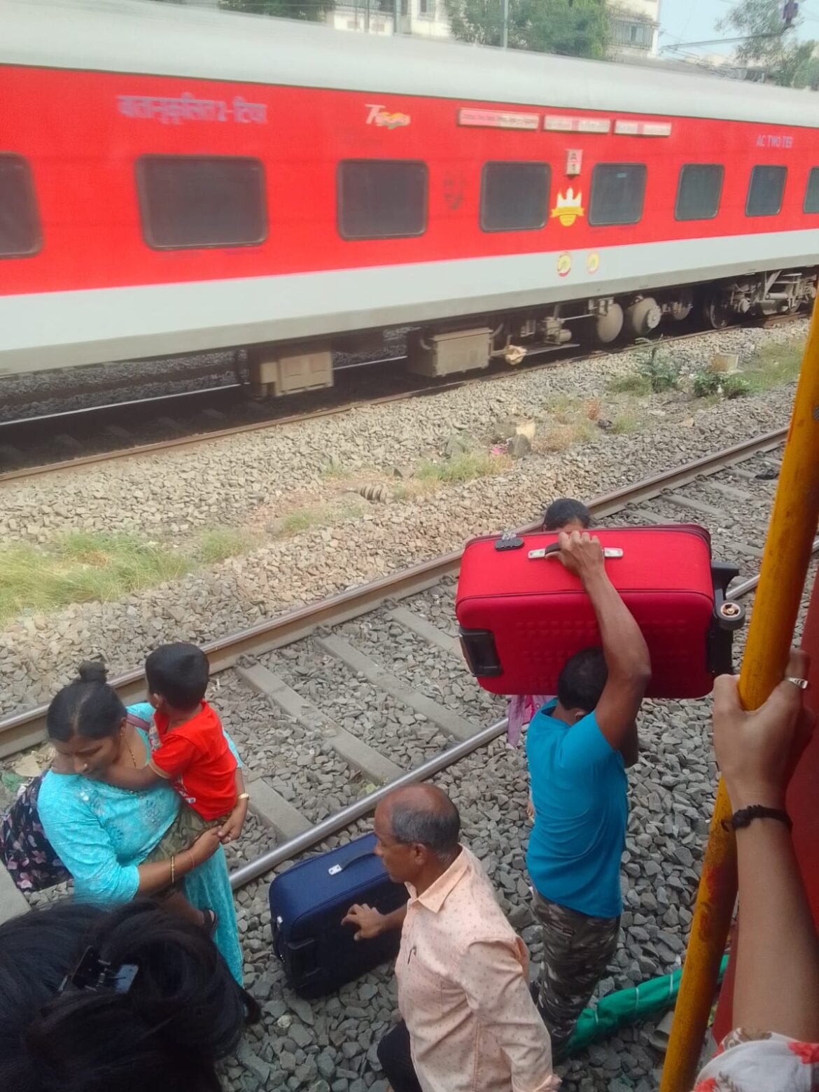 कोकण रेल्वेला सापत्नपणाचा ठेंगा