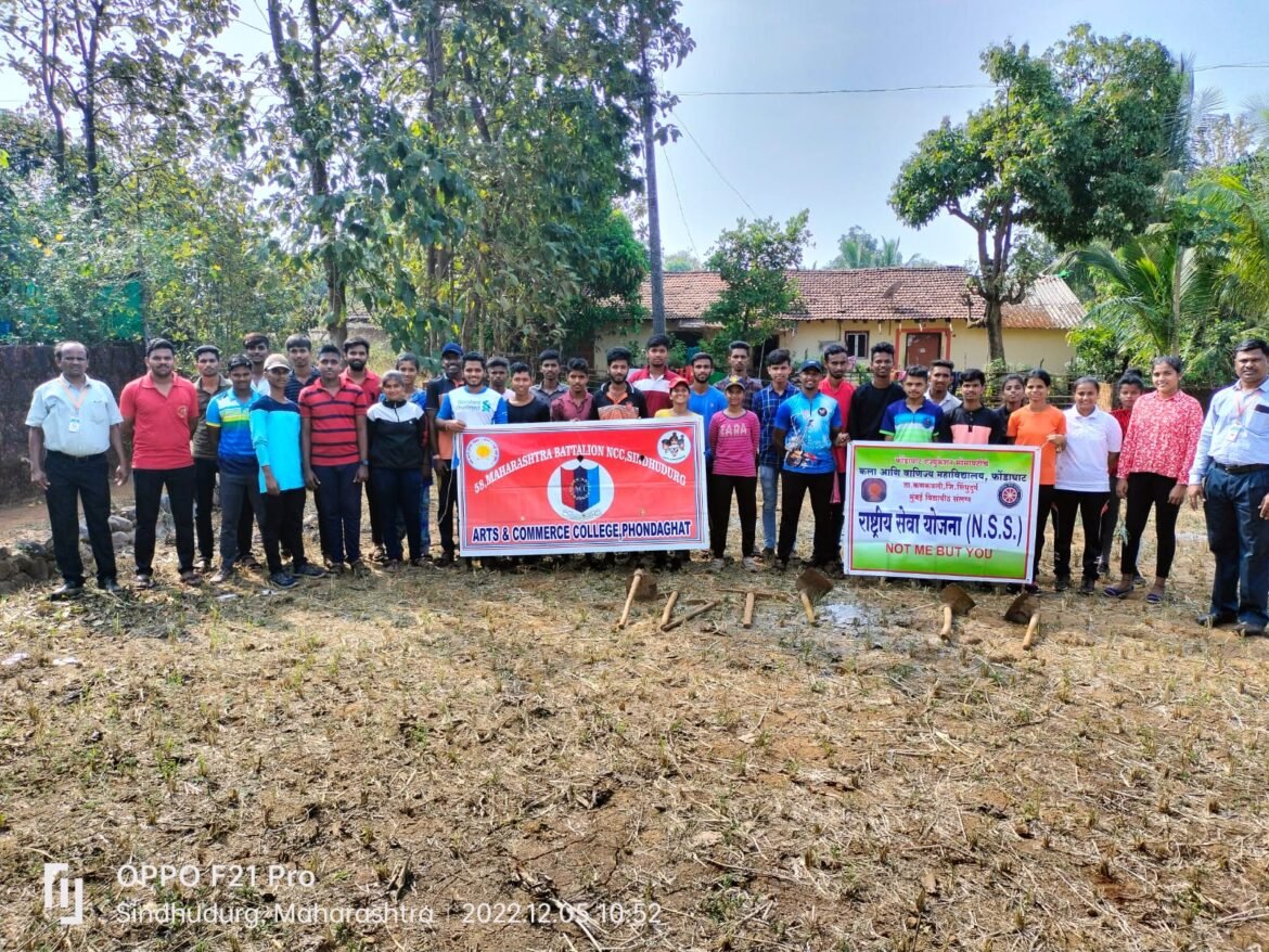 यात्रेकरुसाठी श्रमदानातून तयार केला रस्ता