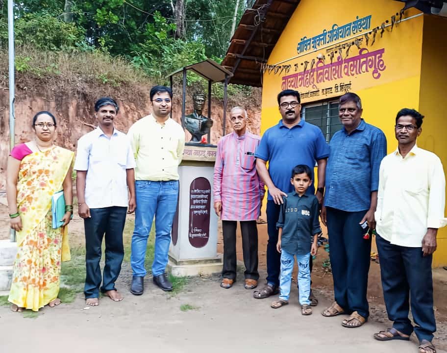कुडाळ तालुक्यातील वेताळ – बांबार्डे येथील नाग्या महादू निवासी वसतिगृहाला डॉ.अमेय देसाई यांची भेट