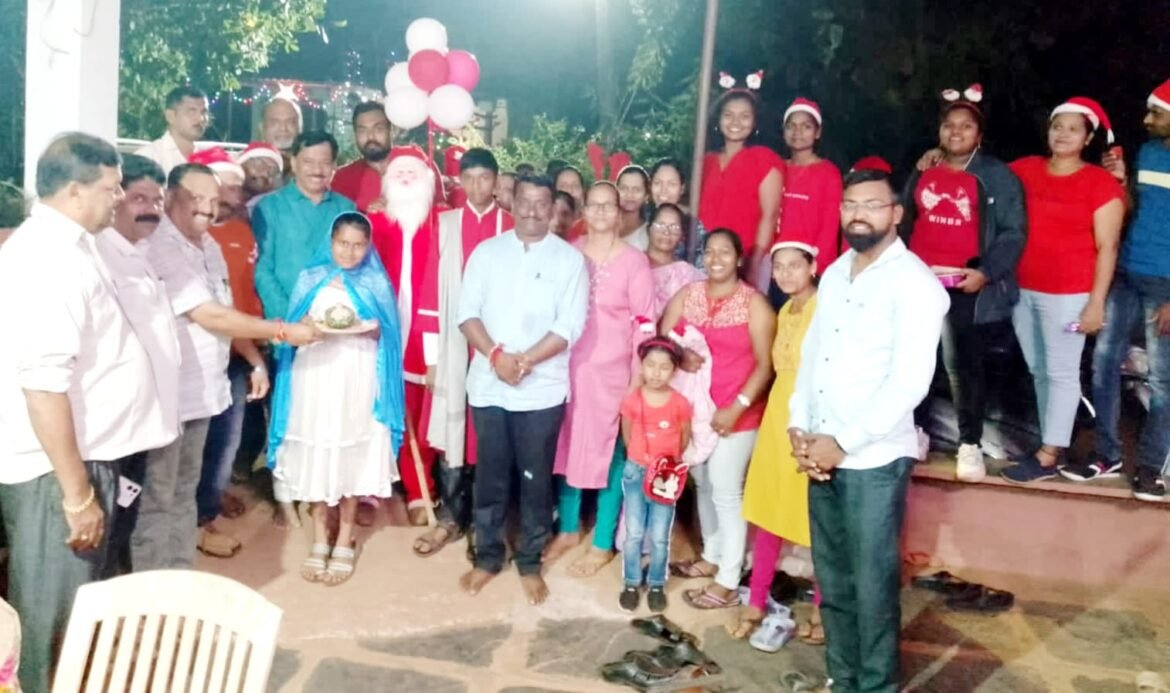 भाजपा जिल्हाध्यक्ष राजन तेली यांनी ख्रिस्ती बांधवांच्या शांतता फेरीत सहभागी होत नाताळच्या दिल्या शुभेच्छा