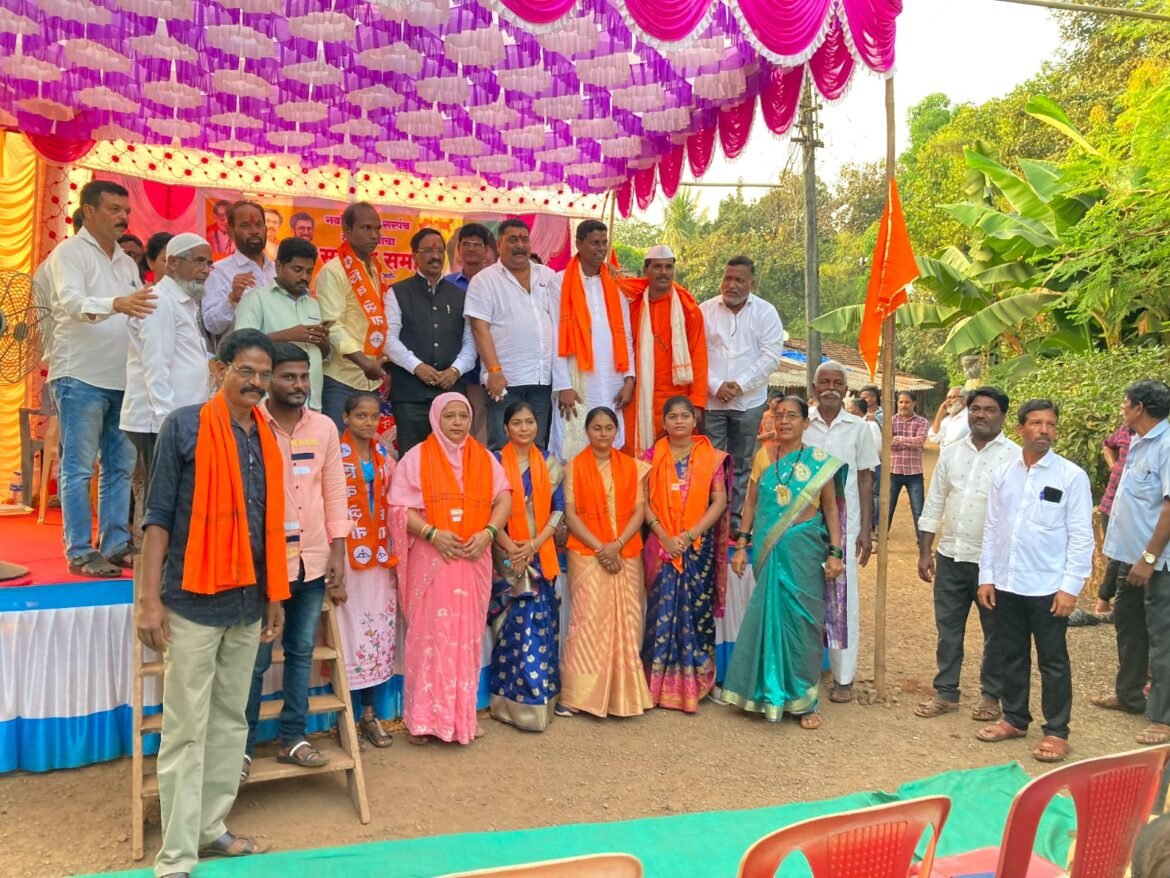 वैभववाडी तालुक्यातील कोळपे मतदार संघातील नवनिर्वाचित सरपंच तसेच सर्व ग्रामपंचायत सदस्य यांचा खासदार श्री. विनायक राऊत साहेब यांनी केला सत्कार