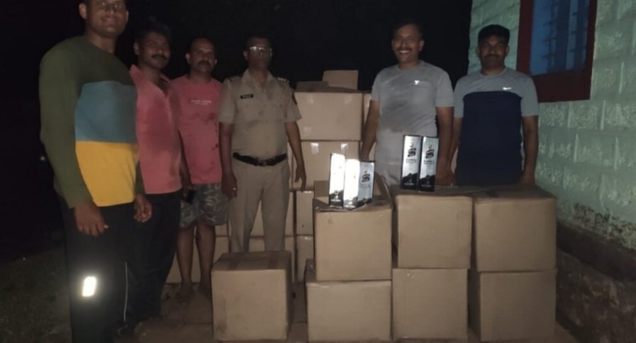 बांदा पोलिसांनी तब्बल २१ लाखाची दारू केली जप्त