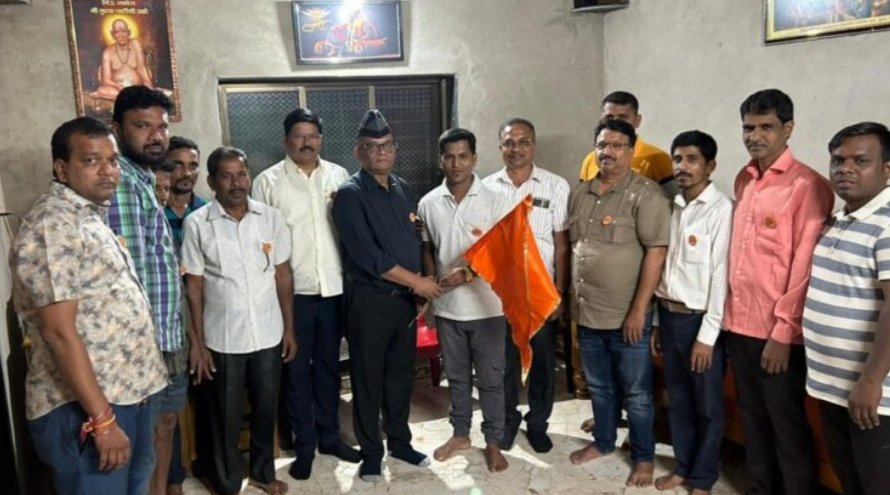 डामरे सरपंचपदाच्या उमेदवारांने बाळासाहेबांची शिवसेना पक्षात केला प्रवेश